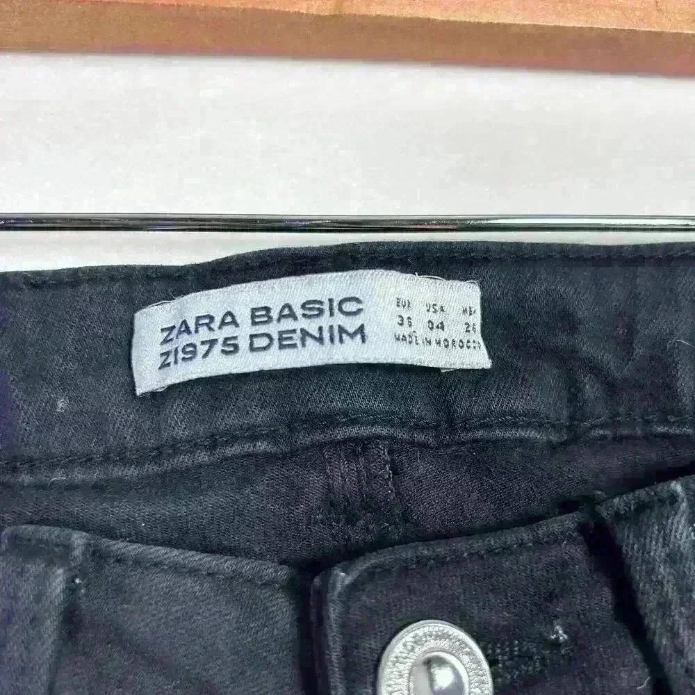 ZARA DENIM Black Skinny Mid Rise Jeans Minimalist Tapered Jeggings Women 4 - Picture 6 of 10